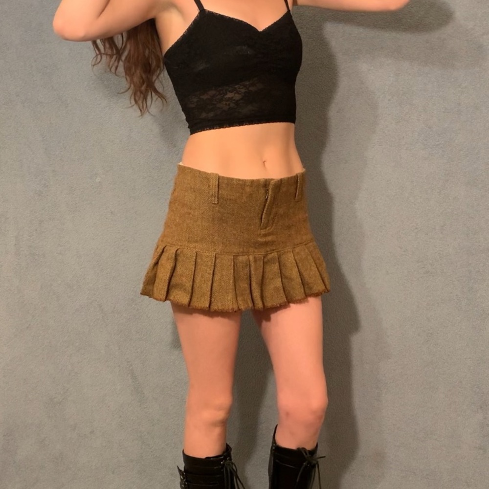 wool mini skirt w/luxurious green satin liner